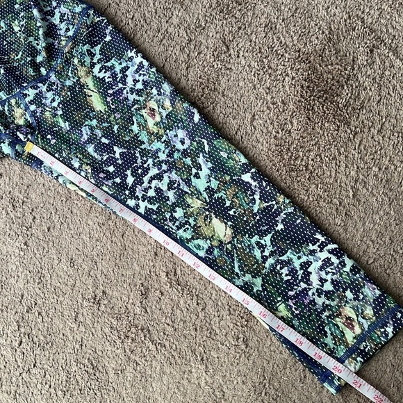 Lululemon Wunder Under Crop Full-On Luxtreme Roll Down Floral Sport White Multi - Picture 6 of 8